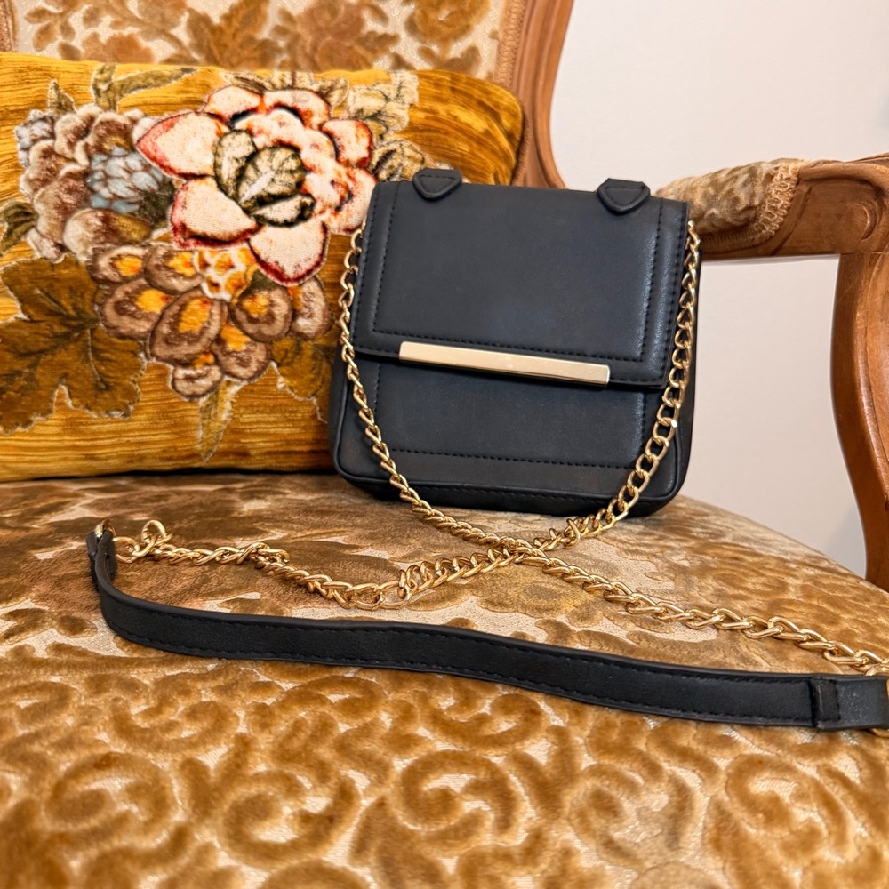 Cute Black Crossbody Bag with Gold Chain
